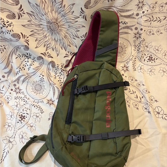 Patagonia Atom 8L Sling Backpack - Picture 2 of 5